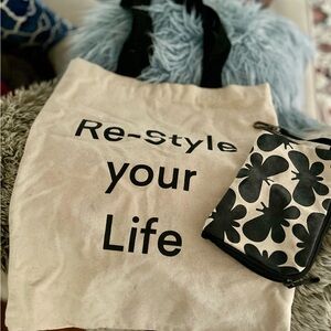 MaxMara Butterfly print weekend canvas tote bag w/ matching zip pouch NWOT